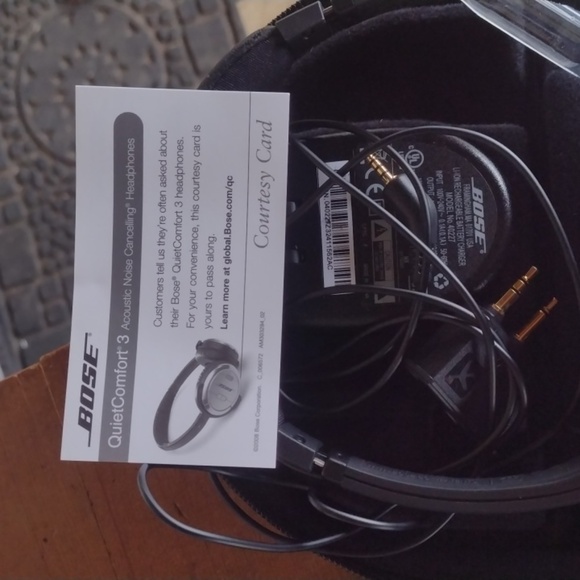 Bose Silver and Black QC3 Headphones with Accessories NEW - Picture 3 of 4